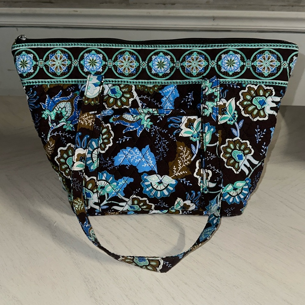 VERA BRADLEY PURSE WITH ZIP POUCH ATTACHED